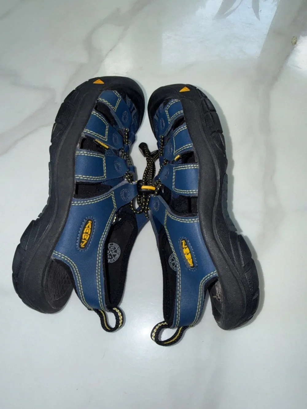 Keen rugged closed